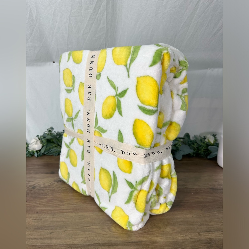 Rae Dunn 🍋 Queen SUNNY DAYS blanket - Picture 2 of 3